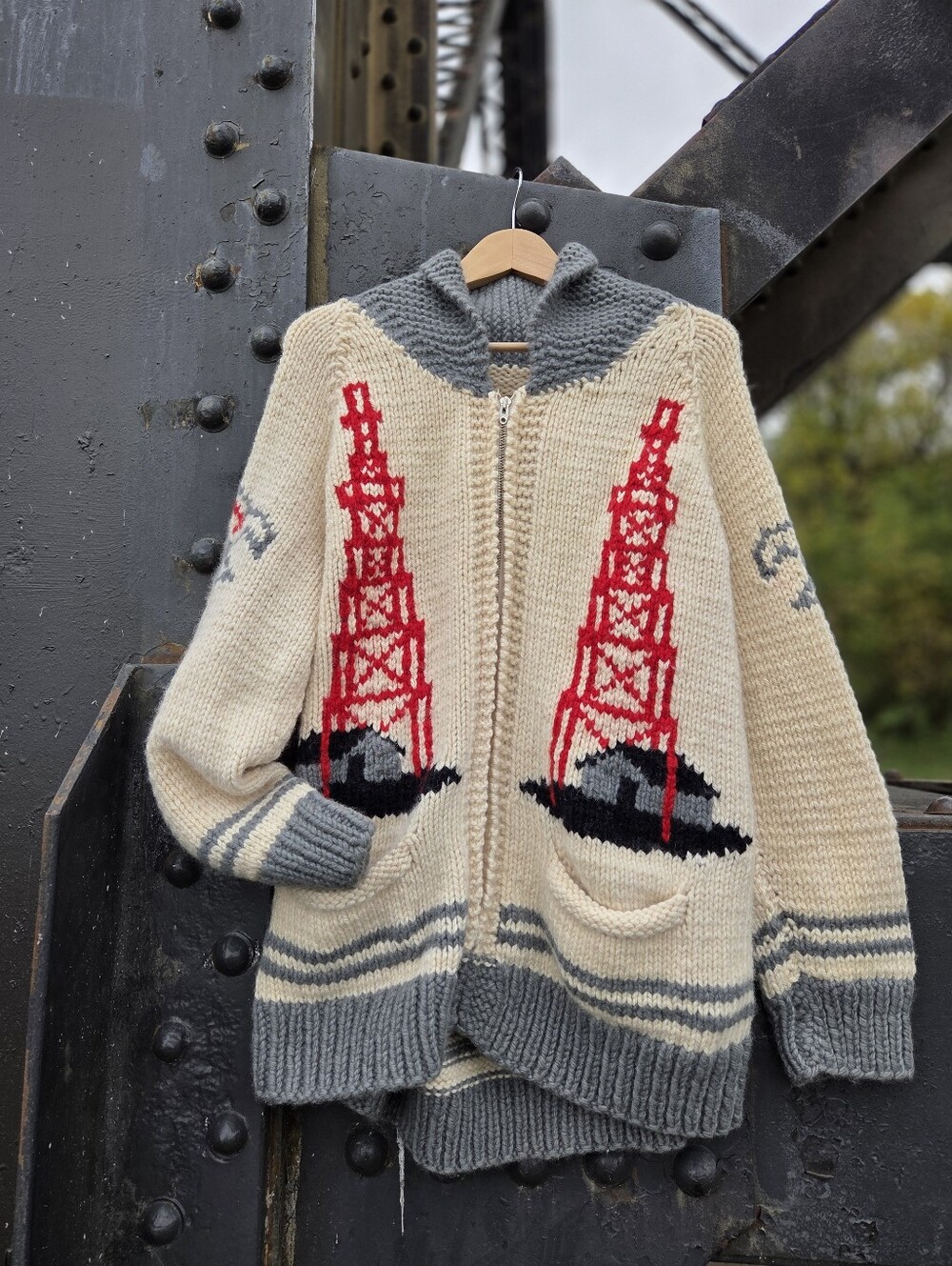 Vintage 1950s Men's Wool Knitted Mary Maxim "Oil Derrick" Intarsia Cowichan Zip
